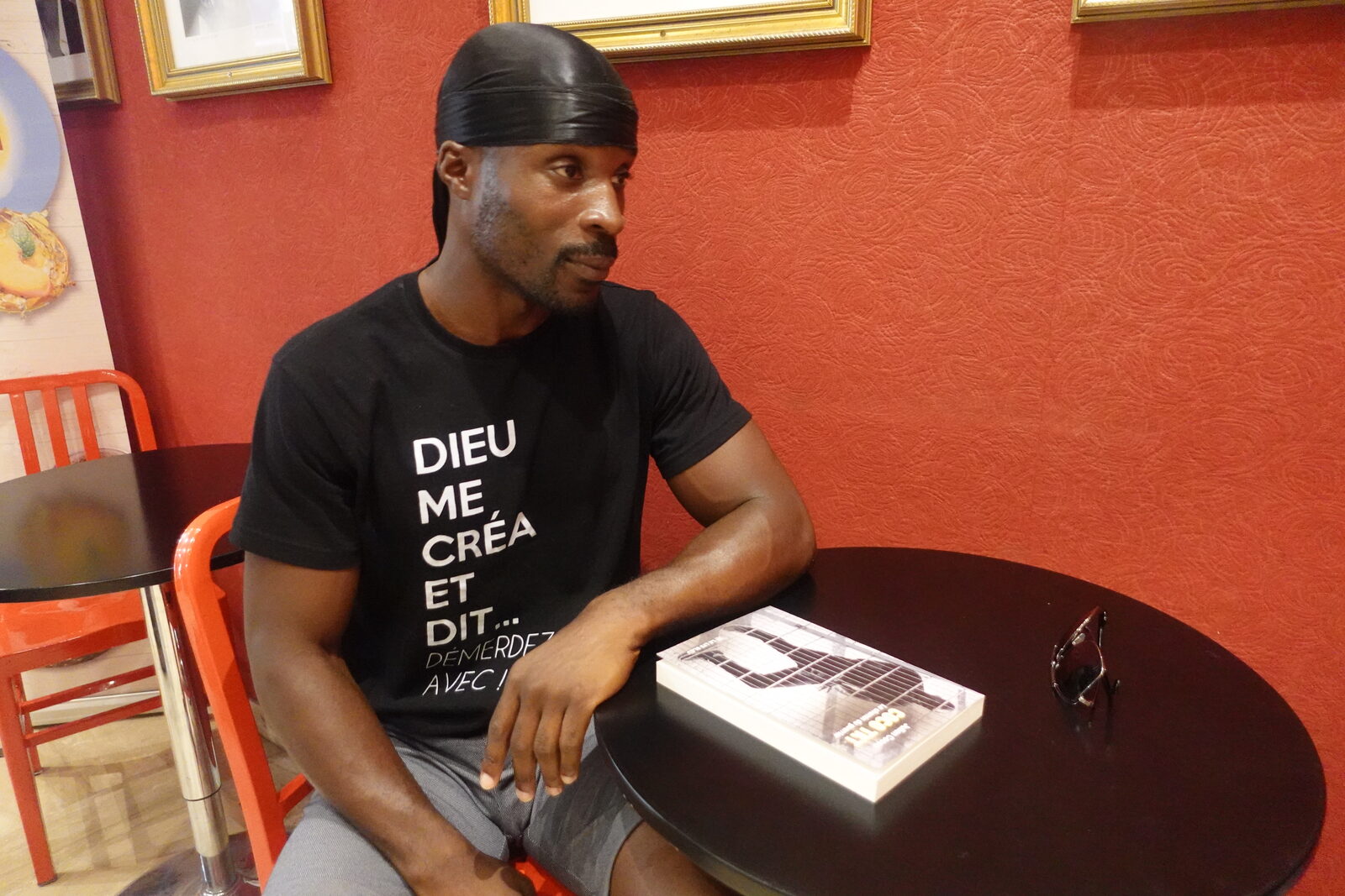 Julien Cocoa avec son livre